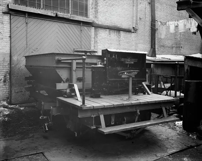 Framed Print : Machine car, between 1900 and 1905. Creator: Unknown Framed Print : Machine car, between 1900 and 1905. Creator: Unknown