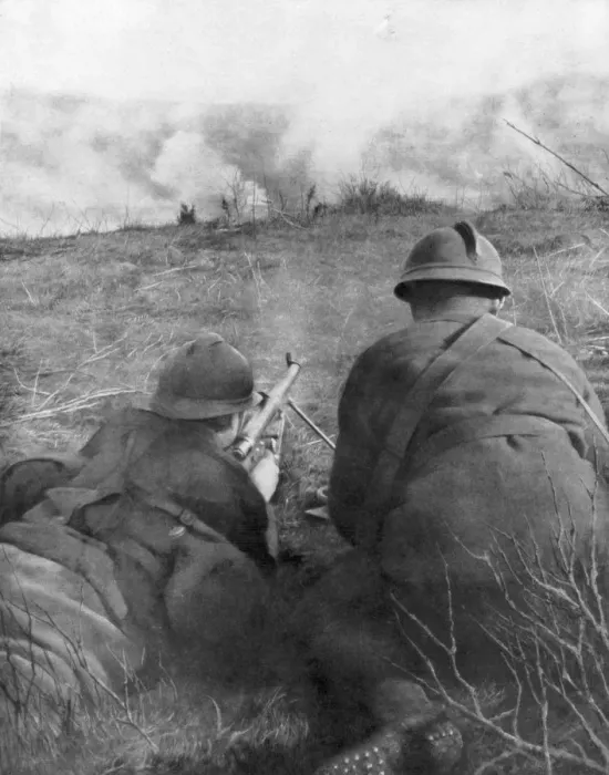 Framed Print : Machine gunners at the edge of Hangard Wood, Picardy, France, 28 April 1918, (1926) Framed Print : Machine gunners at the edge of Hangard Wood, Picardy, France, 28 April 1918, (1926)