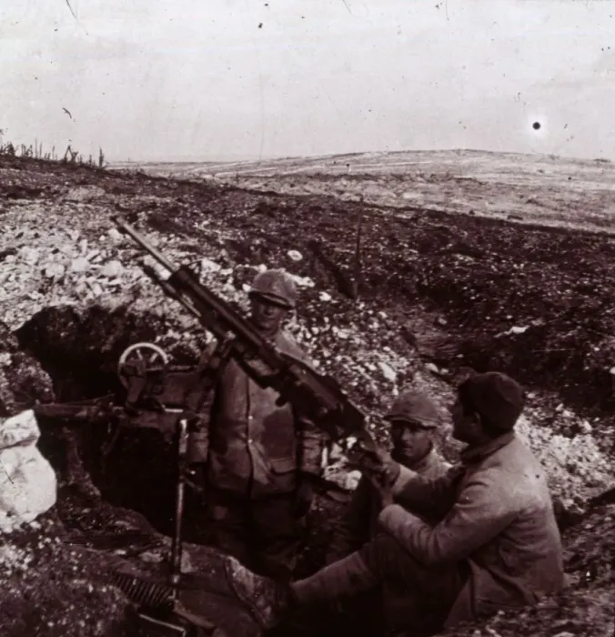Framed Print : Machine guns, Mount Kemmel, Flanders, Belgium, c1914-c1918 Framed Print : Machine guns, Mount Kemmel, Flanders, Belgium, c1914-c1918