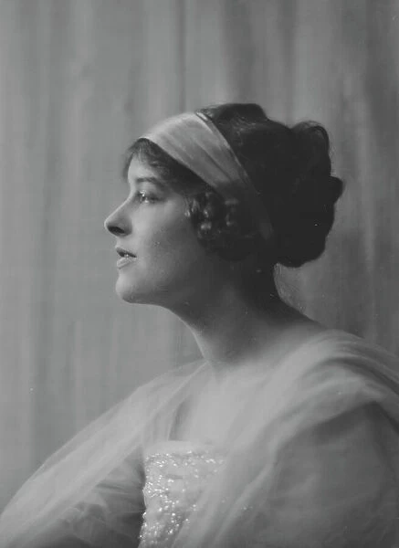 MacKaye, Elsie Herbert, Miss, portrait photograph, 1917 May 1. Creator: Arnold Genthe