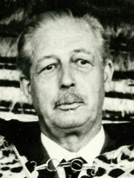 Framed Print : Macmillan invested as Paramount Chief, South Africa, February 1960. Creator: Colonial Office Framed Print : Macmillan invested as Paramount Chief, South Africa, February 1960. Creator: Colonial Office