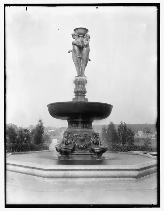 Framed Print : MacMillen fountain, between 1910 and 1920. Creator: Harris & Ewing. MacMillen fountain, between 1910 and 1920. Creator: Harris & Ewing Framed Print : MacMillen fountain, between 1910 and 1920. Creator: Harris & Ewing. MacMillen fountain, between 1910 and 1920. Creator: Harris & Ewing