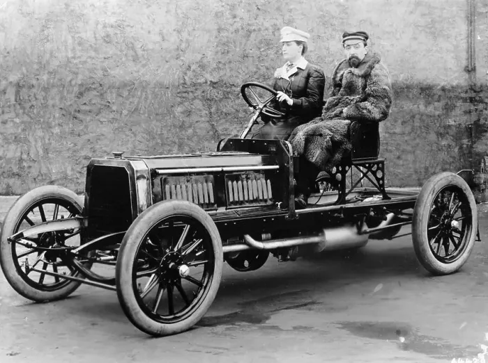 Framed Print : Madame du Gaste and Monsieur Barbarou in a Benz Parsifal, 1903 Framed Print : Madame du Gaste and Monsieur Barbarou in a Benz Parsifal, 1903