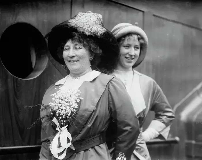 Framed Print : Madame Gadski and daughter, 1912. Creator: Bain News Service