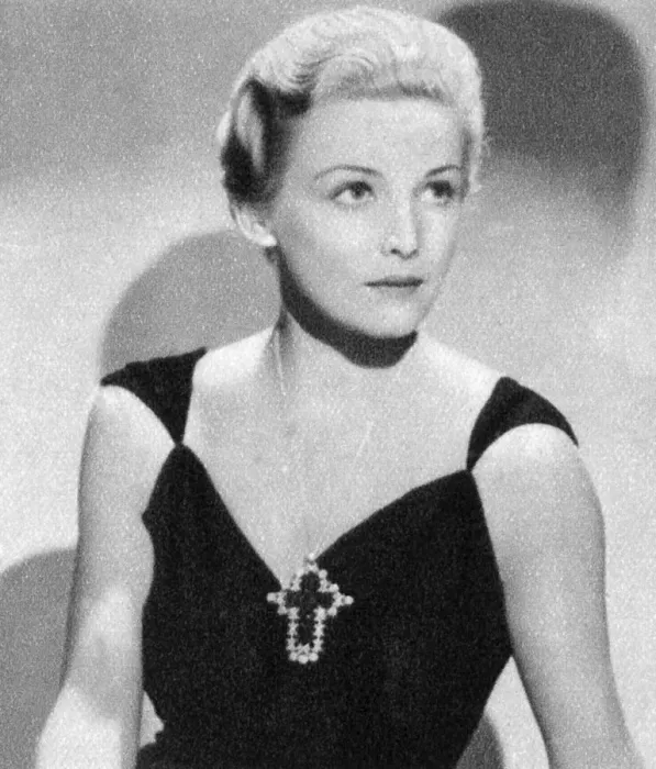 Framed Print : Madeleine Carroll, British film actress, 1934-1935 Framed Print : Madeleine Carroll, British film actress, 1934-1935