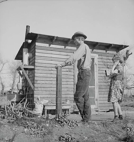 Madera County, family from near Dallas, Texas, 1939. Creator: Dorothea Lange