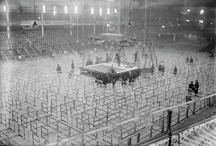 Framed Print : Madison Sq. Garden, 1916. Creator: Bain News Service Framed Print : Madison Sq. Garden, 1916. Creator: Bain News Service
