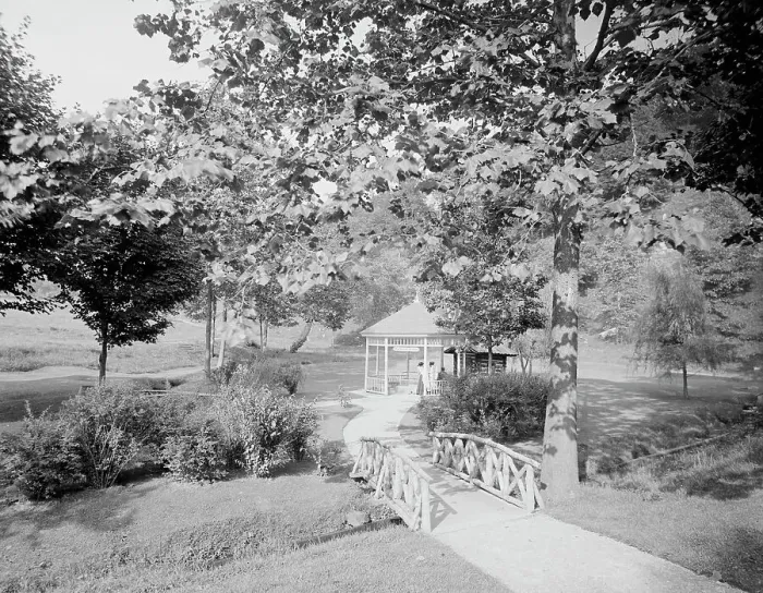 Framed Print : Magnesia spring, Virginia Hot Springs, c.between 1910 and 1920. Creator: Unknown Framed Print : Magnesia spring, Virginia Hot Springs, c.between 1910 and 1920. Creator: Unknown