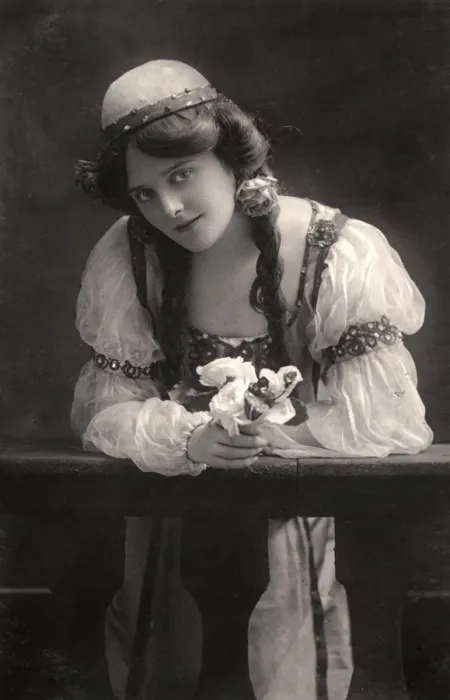 Framed Print : Maie Ash, actress, 1900s. Artist: Dover Street Studios Framed Print : Maie Ash, actress, 1900s. Artist: Dover Street Studios