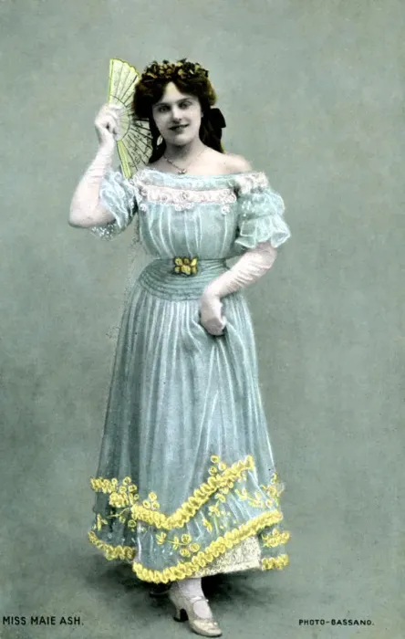 Framed Print : Maie Ash, actress, 1905. Artist: Bassano Studio Framed Print : Maie Ash, actress, 1905. Artist: Bassano Studio