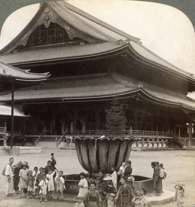 Framed Print : Main front of Higashi Hongan-ji, largest Buddhist temple in Japan, Kyoto, 1904. Artist: Underwood & Underwood Framed Print : Main front of Higashi Hongan-ji, largest Buddhist temple in Japan, Kyoto, 1904. Artist: Underwood & Underwood