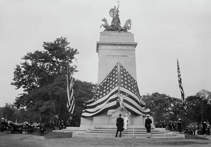 Framed Print : MAINE Monument, 1913. Creator: Bain News Service Framed Print : MAINE Monument, 1913. Creator: Bain News Service