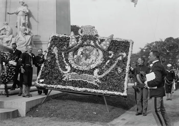 Framed Print : MAINE Monument -- Flowers from Cubans, 1913. Creator: Bain News Service Framed Print : MAINE Monument -- Flowers from Cubans, 1913. Creator: Bain News Service