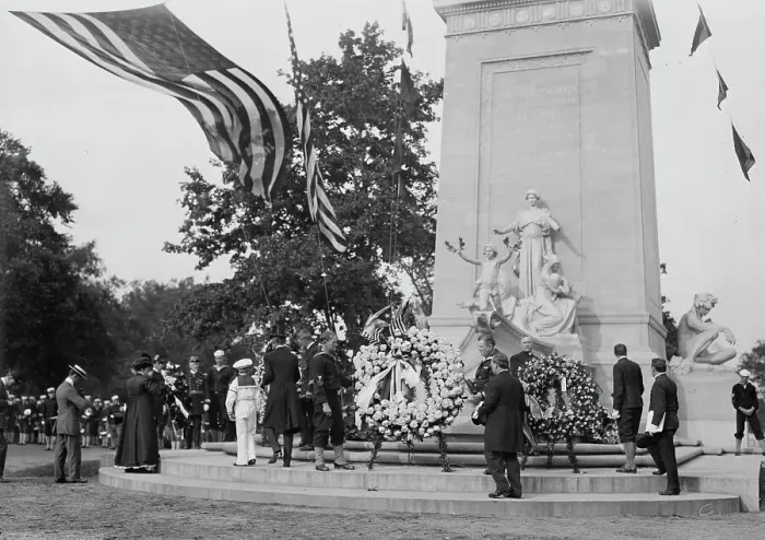 Framed Print : Maine Monument unveiled, 1913. Creator: Bain News Service Framed Print : Maine Monument unveiled, 1913. Creator: Bain News Service