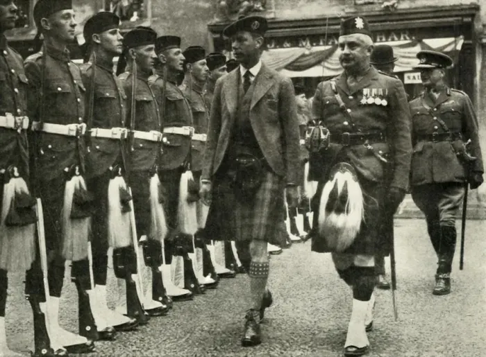 Framed Print : His Majesty Inspecting The Guard Of Honour Of The Black Watch At Perth in August, 1935 Framed Print : His Majesty Inspecting The Guard Of Honour Of The Black Watch At Perth in August, 1935