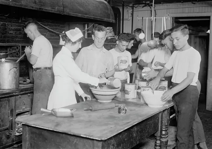 Framed Print : Making army cooks, Pratt Institute, 9 Aug 1917. Creator: Bain News Service Framed Print : Making army cooks, Pratt Institute, 9 Aug 1917. Creator: Bain News Service