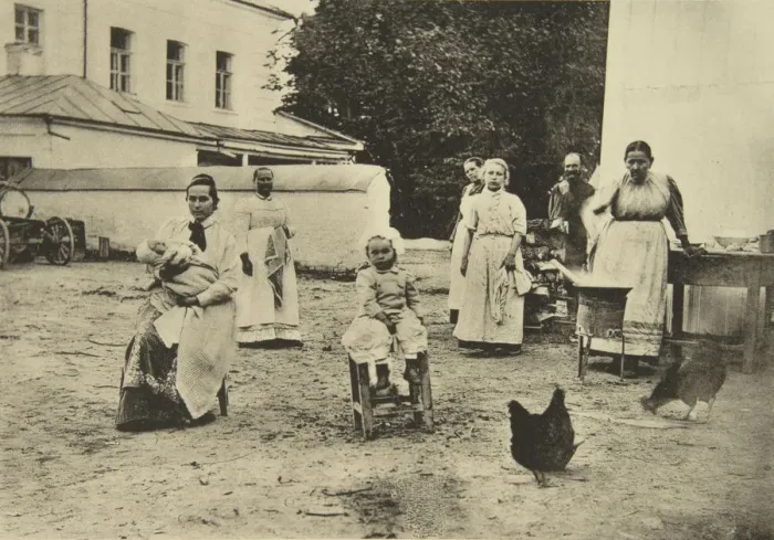 Framed Print : Making jam in the courtyard of Leo Tolstoys house, Yasnaya Polyana, near Tula, Russia, 1900. Artist: Sophia Tolstaya Framed Print : Making jam in the courtyard of Leo Tolstoys house, Yasnaya Polyana, near Tula, Russia, 1900. Artist: Sophia Tolstaya