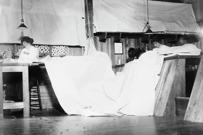 Framed Print : Making sails at Ratsey's, between c1910 and c1915. Creator: Bain News Service Framed Print : Making sails at Ratsey's, between c1910 and c1915. Creator: Bain News Service
