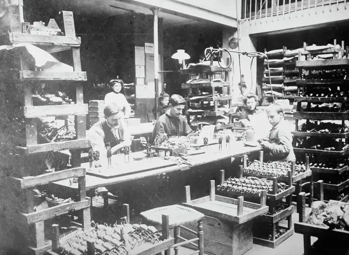 Framed Print : Making Xmas Toys, between c1910 and c1915. Creator: Bain News Service Framed Print : Making Xmas Toys, between c1910 and c1915. Creator: Bain News Service
