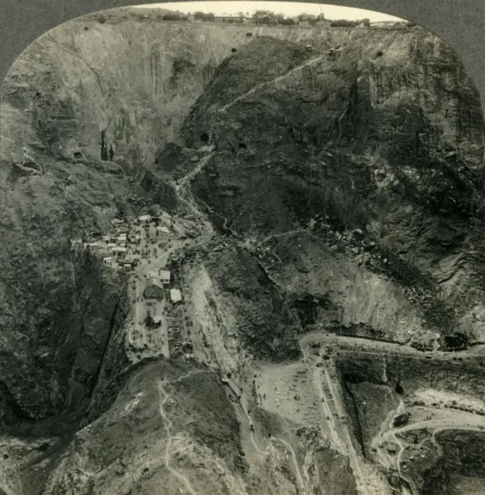Framed Print : Across the Mammoth Pits of South Africas Greatest Diamond Mine, Pretoria, Transvaal, c1930s Framed Print : Across the Mammoth Pits of South Africas Greatest Diamond Mine, Pretoria, Transvaal, c1930s