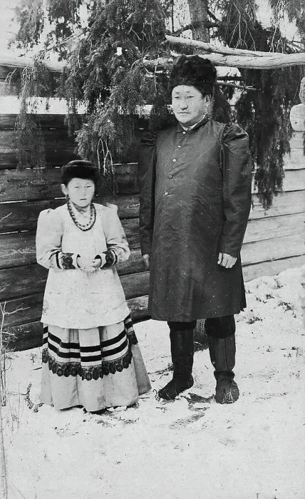 Framed Print : A man with his daughter, late 19th cent - early 20th cent. Creator: I Popov Framed Print : A man with his daughter, late 19th cent - early 20th cent. Creator: I Popov