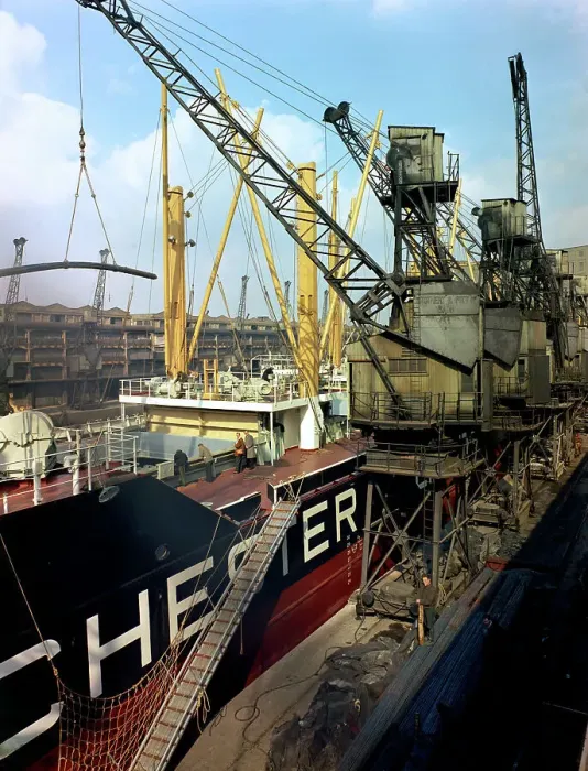 Framed Print : The Manchester Renown being loaded with steel for export, Manchester, 1964. Artist Framed Print : The Manchester Renown being loaded with steel for export, Manchester, 1964. Artist