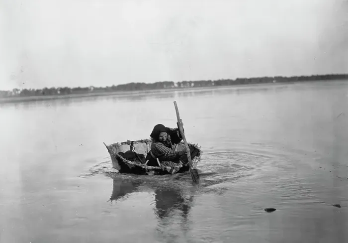Framed Print : Mandan bull boat, c1908. Creator: Edward Sheriff Curtis Framed Print : Mandan bull boat, c1908. Creator: Edward Sheriff Curtis