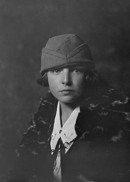 Mandelkern, Miss, portrait photograph, not before 1916. Creator: Arnold Genthe
