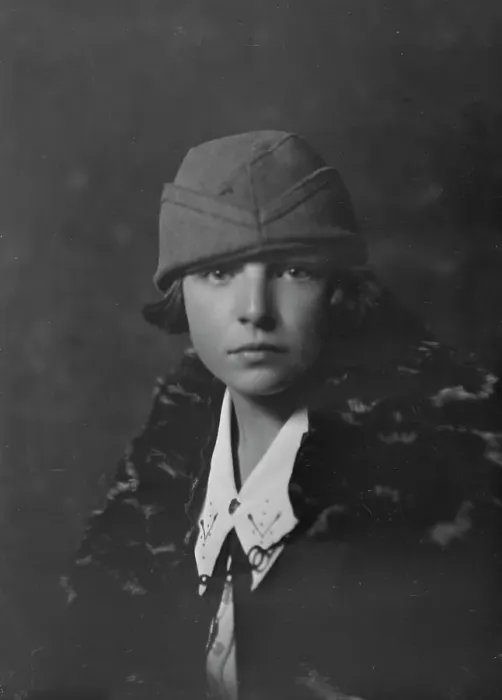 Framed Print : Mandelkern, Miss, portrait photograph, not before 1916. Creator: Arnold Genthe Framed Print : Mandelkern, Miss, portrait photograph, not before 1916. Creator: Arnold Genthe