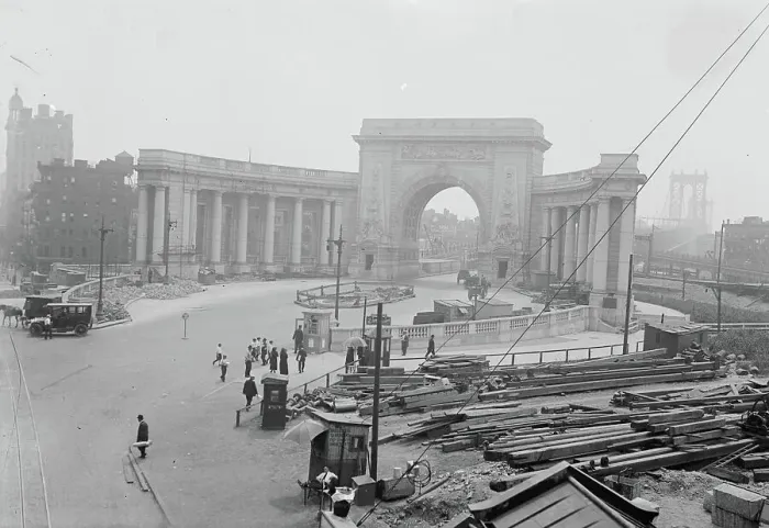 Framed Print : Manhattan Bridge, between c1915 and c1920. Creator: Bain News Service Framed Print : Manhattan Bridge, between c1915 and c1920. Creator: Bain News Service