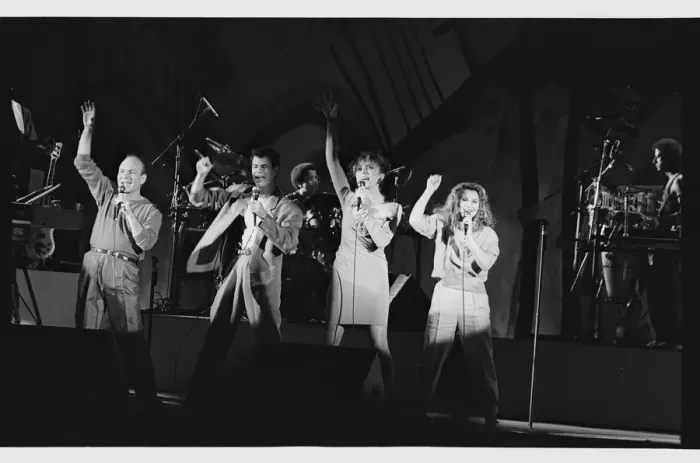 Framed Print : Manhattan Transfer, Odeon Hammersmith, 1988. Artist: Brian O Connor Framed Print : Manhattan Transfer, Odeon Hammersmith, 1988. Artist: Brian O Connor
