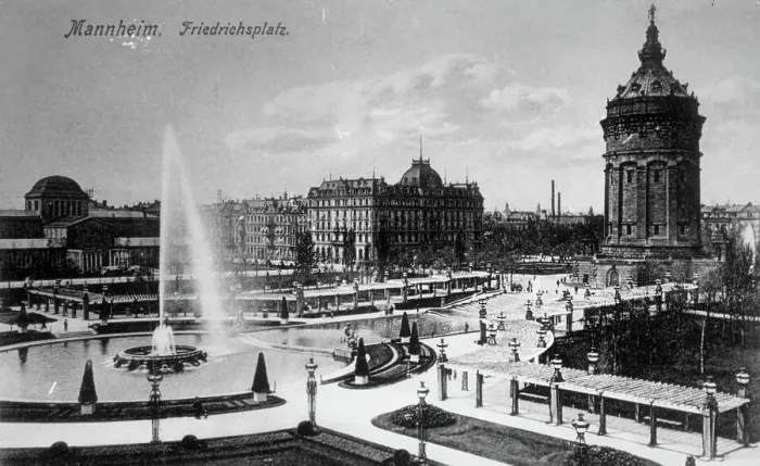Framed Print : Mannheim Friedrichsplatz - buildings & fountain. Creator: Unknown Framed Print : Mannheim Friedrichsplatz - buildings & fountain. Creator: Unknown