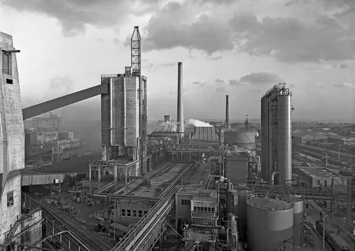 Framed Print : Manvers coal processing plant, Wath upon Dearne, near Rotherham, South Yorkshire, February 1957