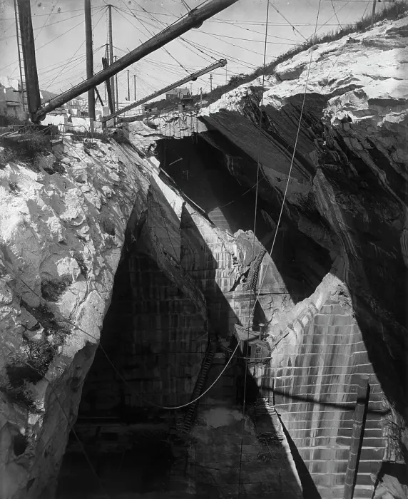 Framed Print : Marble quarry near Rutland, between 1890 and 1905. Creator: Unknown Framed Print : Marble quarry near Rutland, between 1890 and 1905. Creator: Unknown