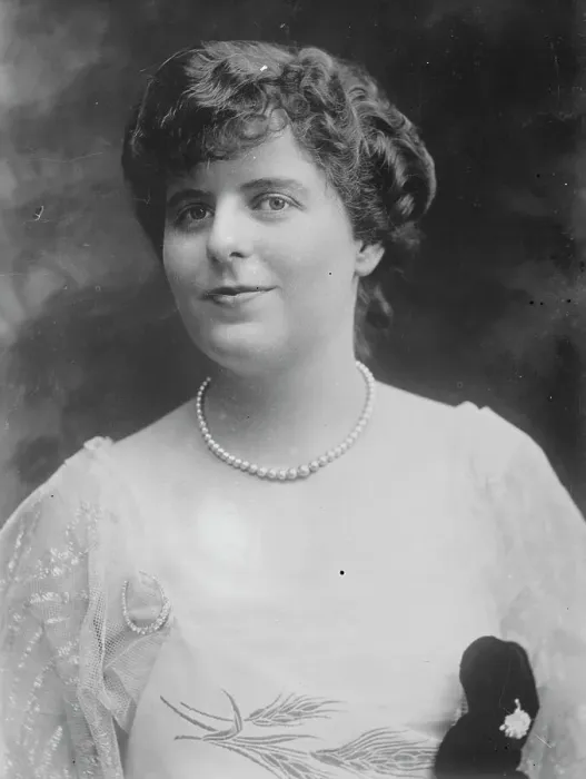 Framed Print : Margaret Draper, 1916. Creator: Bain News Service Framed Print : Margaret Draper, 1916. Creator: Bain News Service