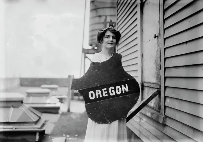 Framed Print : Margaret Howe [Oregon], 1913. Creator: Bain News Service