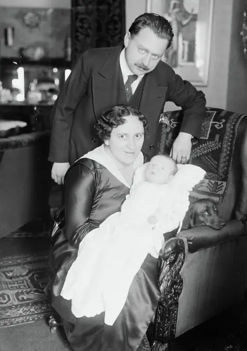 Framed Print : Margarethe Ober & family, between c1915 and c1920. Creator: Bain News Service Framed Print : Margarethe Ober & family, between c1915 and c1920. Creator: Bain News Service