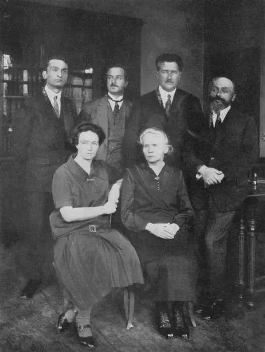 Framed Print : Marie Curie, Polish-born French physicist Framed Print : Marie Curie, Polish-born French physicist