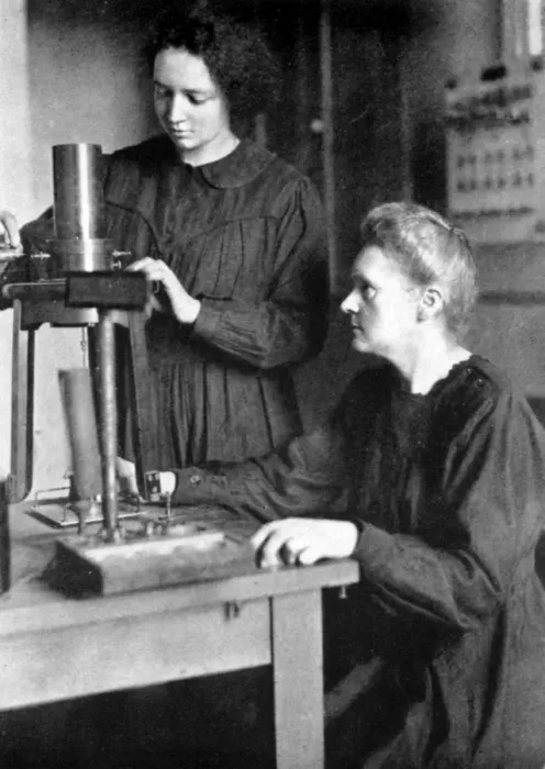 Framed Print : Marie Curie, Polish-born French physicist and her daughter Irene, 1925 Framed Print : Marie Curie, Polish-born French physicist and her daughter Irene, 1925