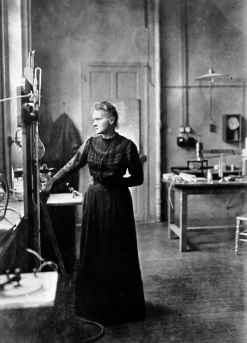Framed Print : Marie Curie, Polish-born French physicist in her laboratory, 1912 Framed Print : Marie Curie, Polish-born French physicist in her laboratory, 1912