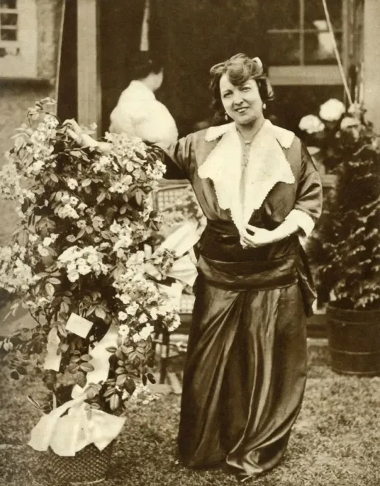 Framed Print : Marie Lloyd, c1910s. Creator: Unknown Framed Print : Marie Lloyd, c1910s. Creator: Unknown