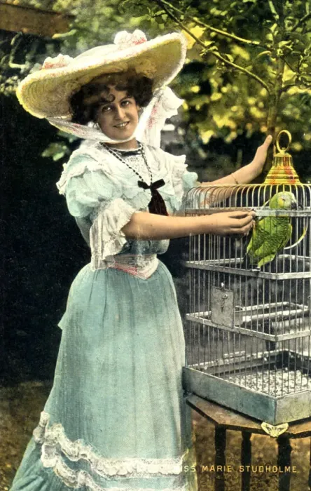 Framed Print : Marie Studholme (1872-1930), English actress, 1904 Framed Print : Marie Studholme (1872-1930), English actress, 1904