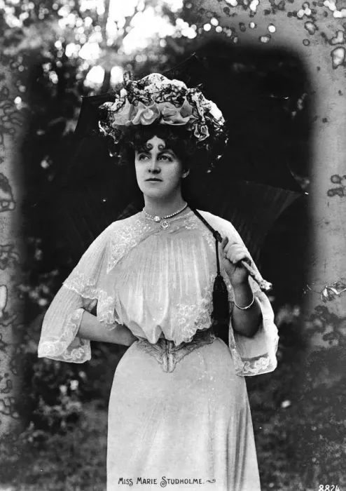 Framed Print : Marie Studholme (1875-1930), English actress, early 20th century Framed Print : Marie Studholme (1875-1930), English actress, early 20th century