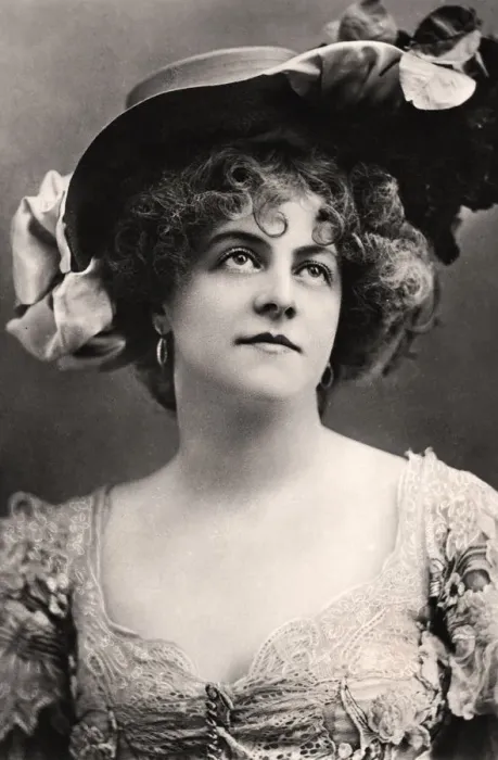 Framed Print : Marie Studholme (1875-1930), English actress, 1907. Artist: Ellis & Walery Framed Print : Marie Studholme (1875-1930), English actress, 1907. Artist: Ellis & Walery