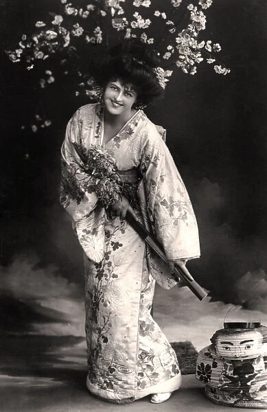 Marie Studholme (1875-1930), English actress, 20th century. Artist: Foulsham and Banfield
