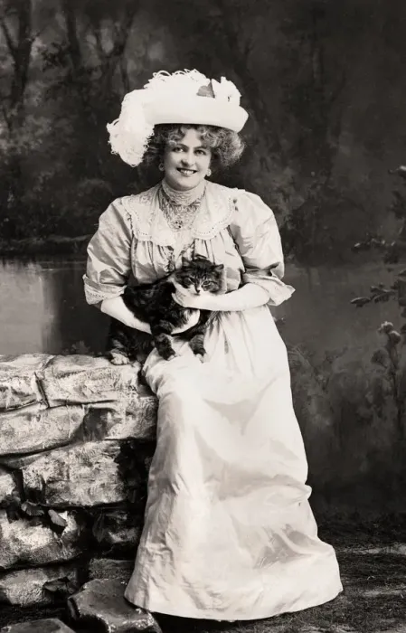 Framed Print : Marie Studholme (1875-1930), English actress, 1900s. Artist: Foulsham and Banfield Framed Print : Marie Studholme (1875-1930), English actress, 1900s. Artist: Foulsham and Banfield