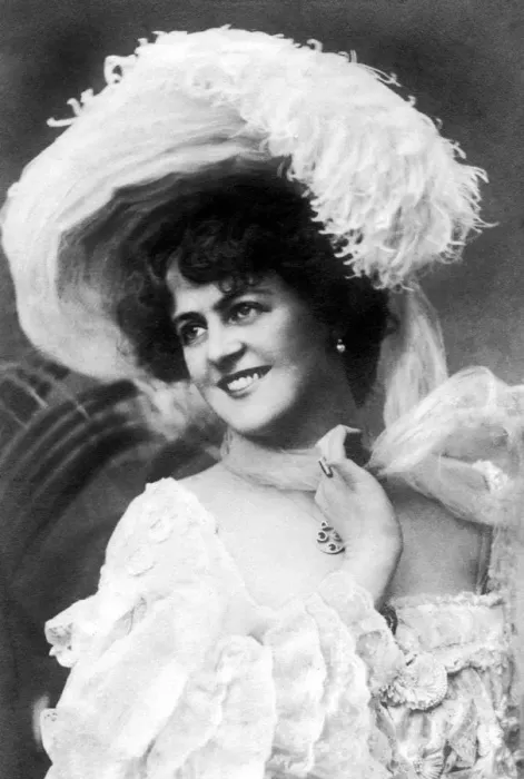 Framed Print : Marie Studholme (1875-1930), English actress, 1900s. Artist: Ellis & Walery Framed Print : Marie Studholme (1875-1930), English actress, 1900s. Artist: Ellis & Walery