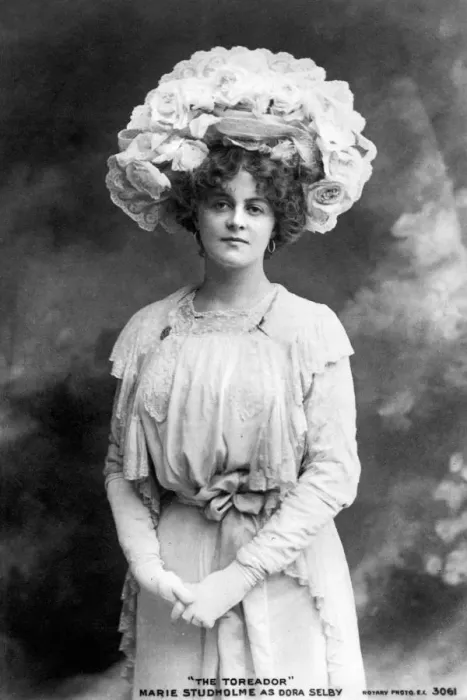 Framed Print : Marie Studholme (1875-1930), English actress, 1900s Framed Print : Marie Studholme (1875-1930), English actress, 1900s