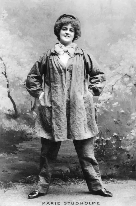 Framed Print : Marie Studholme (1875-1930), English actress, 1900s Framed Print : Marie Studholme (1875-1930), English actress, 1900s