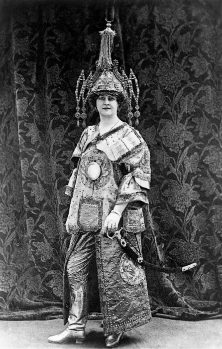 Framed Print : Marie Studholme (1875-1930), English actress, 1900s Framed Print : Marie Studholme (1875-1930), English actress, 1900s